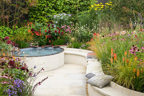 Finding Our Way: an NHS Tribute Garden. - RHS Chelsea Flower Sho